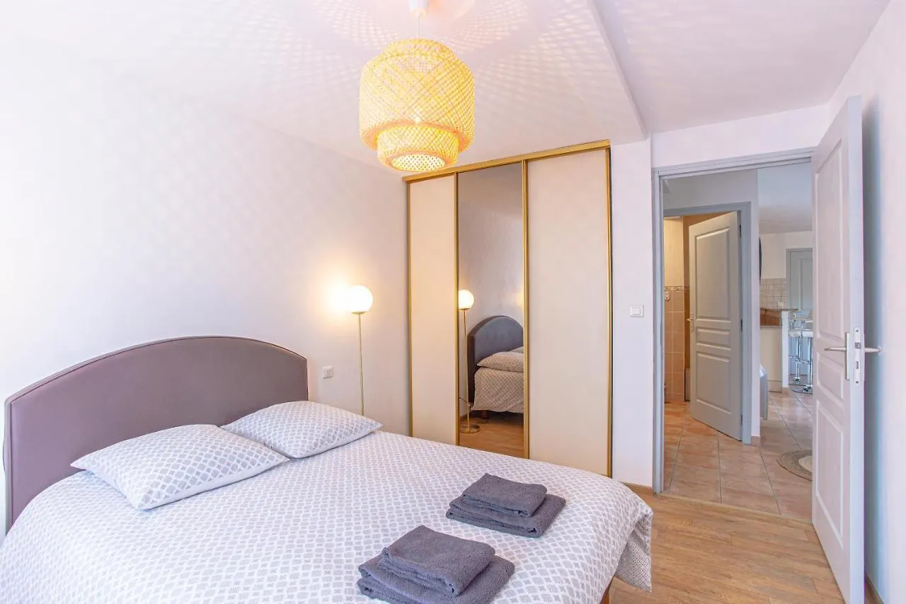 Superbe Appartement Avec Terrasse Et Vue Degagee Monteils  Frankrig
