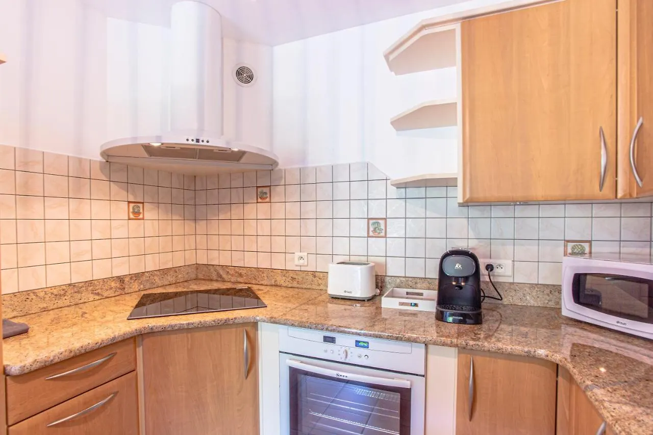Superbe Appartement Avec Terrasse Et Vue Degagee Monteils  0*, Monteils (Aveyron)