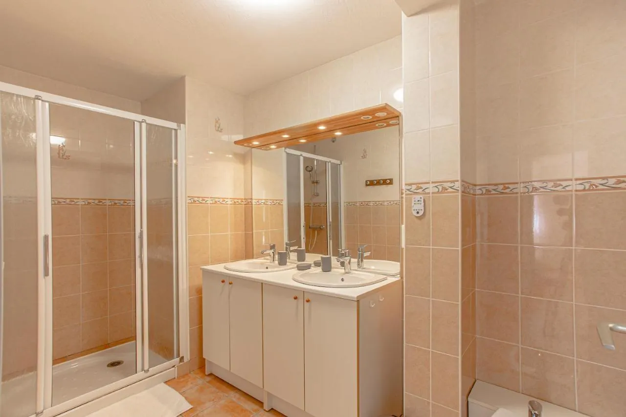 Superbe Appartement Avec Terrasse Et Vue Degagee Monteils  Monteils (Aveyron)